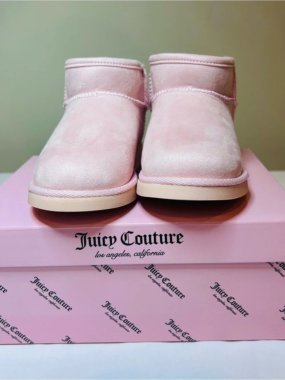Juicy Couture Kids Light Pink Suede Short Boots NEW IN BOX size kids 10